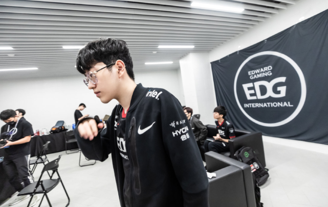 場預計火花 場預計火花