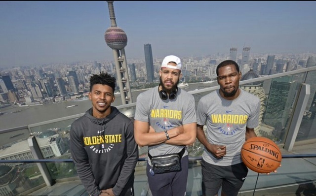 罚球线附近 罚球线附近